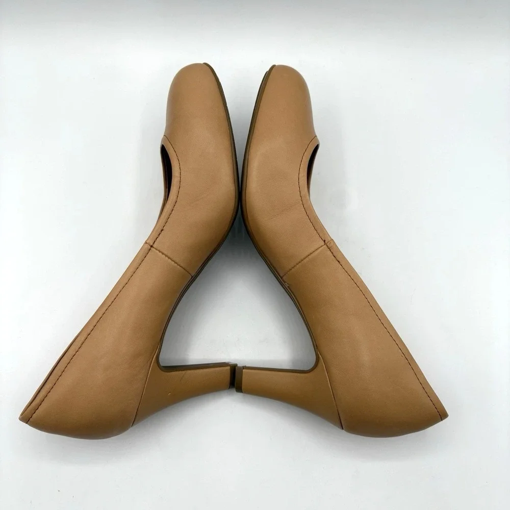 SOFFT‎ Heels Women's Size 8 Nude Leather Slip On Shoes NWOB